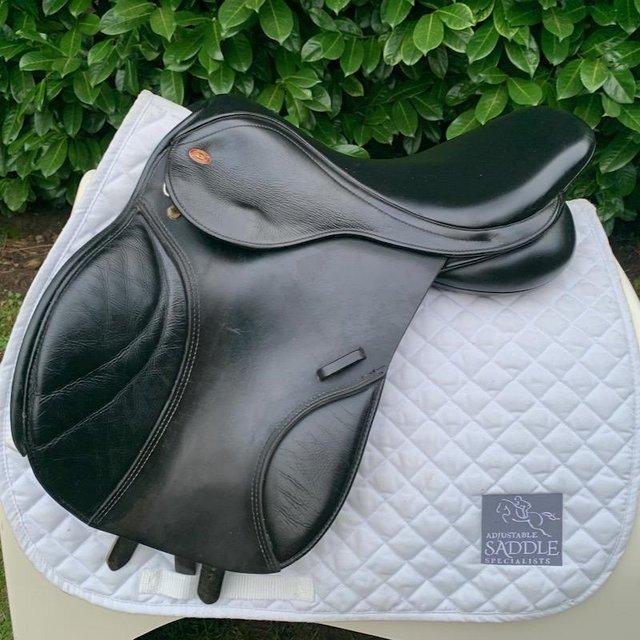 Preview of the first image of Kent And Masters 17 inch Jump saddle.