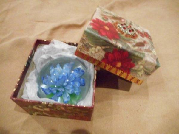 Image 3 of GLASS FLOWER PAPER WEIGHT IN A LOVELY JEWELLED BOX.