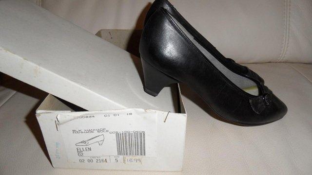 Image 2 of Vintage 1980's ladies court shoes
