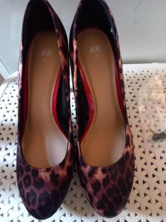 Image 2 of Ladies size 7 high heels like new