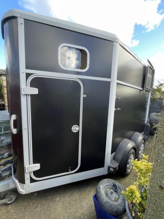 Image 2 of Ifor Williams 511 horse trailer black