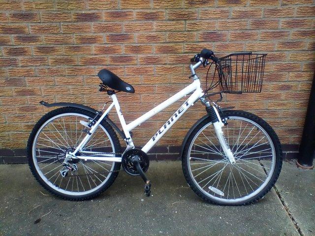Adult ladies bicycle for sale - £35 no offers