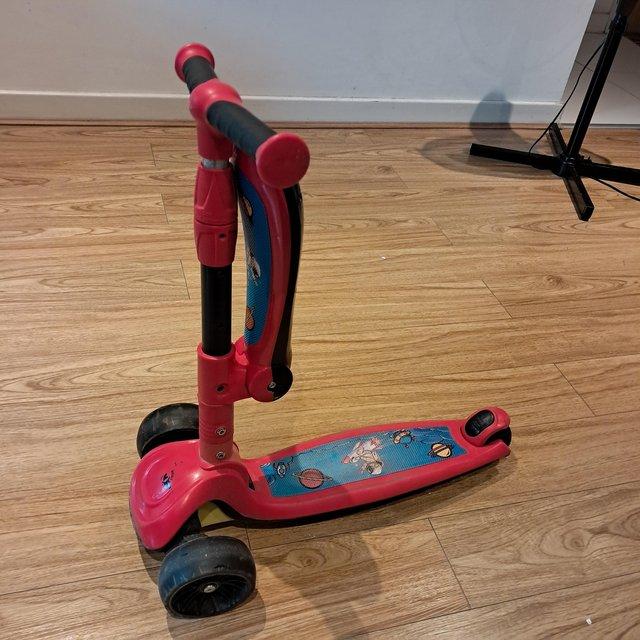 Preview of the first image of Kids scooter MEGAWHEELS.
