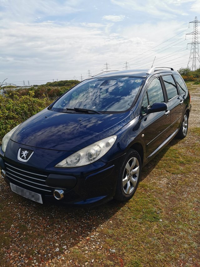Preview of the first image of Peugeot 307 SW 2.0 HDI 7 Seater , Estate, 2008.