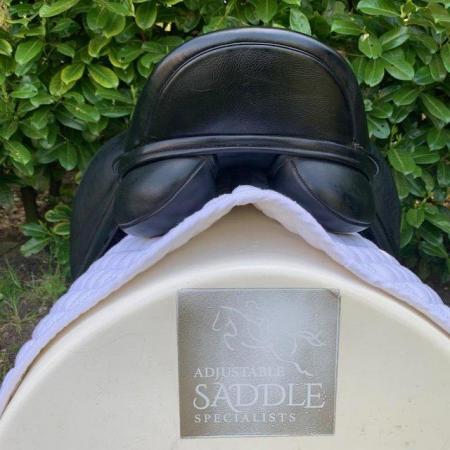 Image 17 of Kent & Masters 17 inch  S-Series High Wither Dressage Saddle