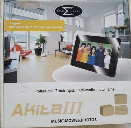 Image 2 of Akita Professional 7" Multi-media Digital Photo Frame