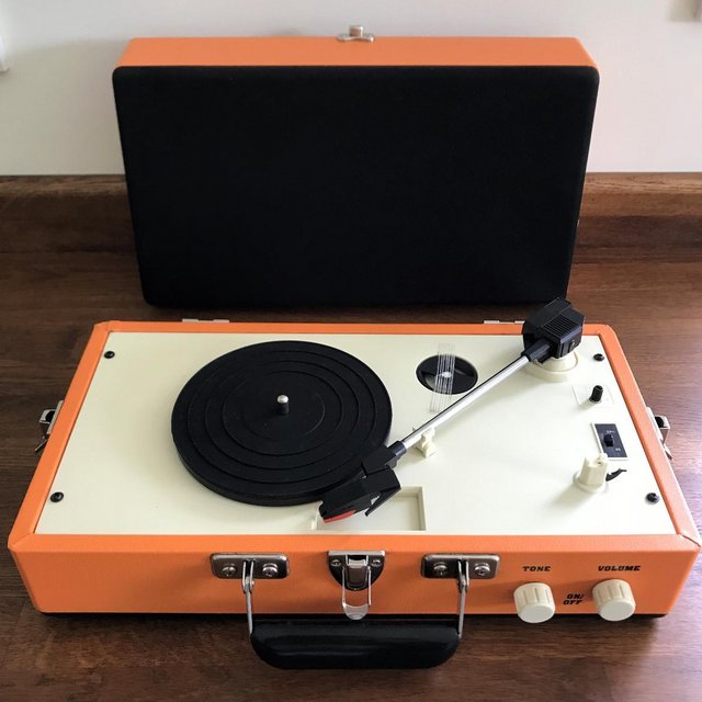 Preview of the first image of Steepletone SRP025 portable record player, built in speakers.