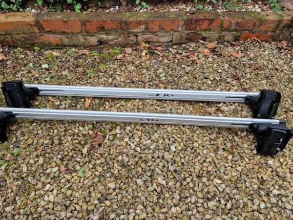 Image 2 of Lockable Thule Roof Bars with key