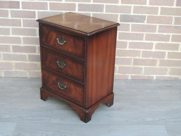 Image 10 of Bedside Table / Nightstand (UK Delivery)