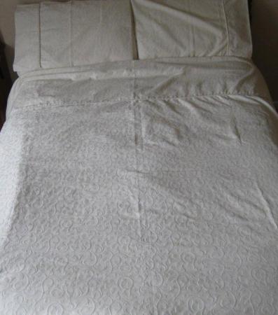 Image 1 of Cream Double Quilt Cover and pillowcases