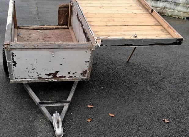 Image 1 of Camping Trailer with lid