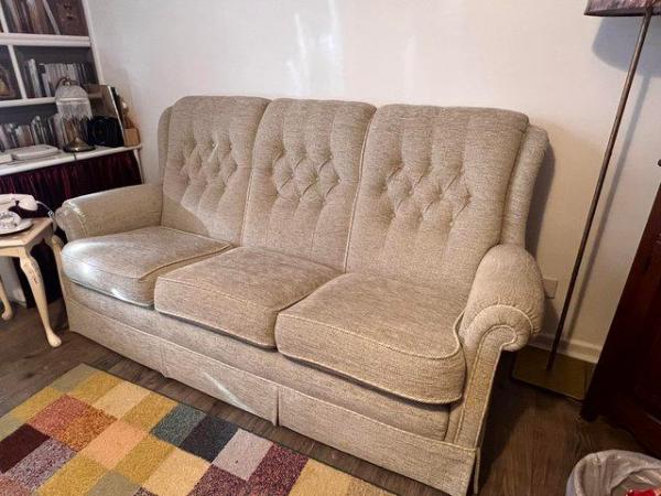 Image 3 of Sofa 3 seater very clean and tidy