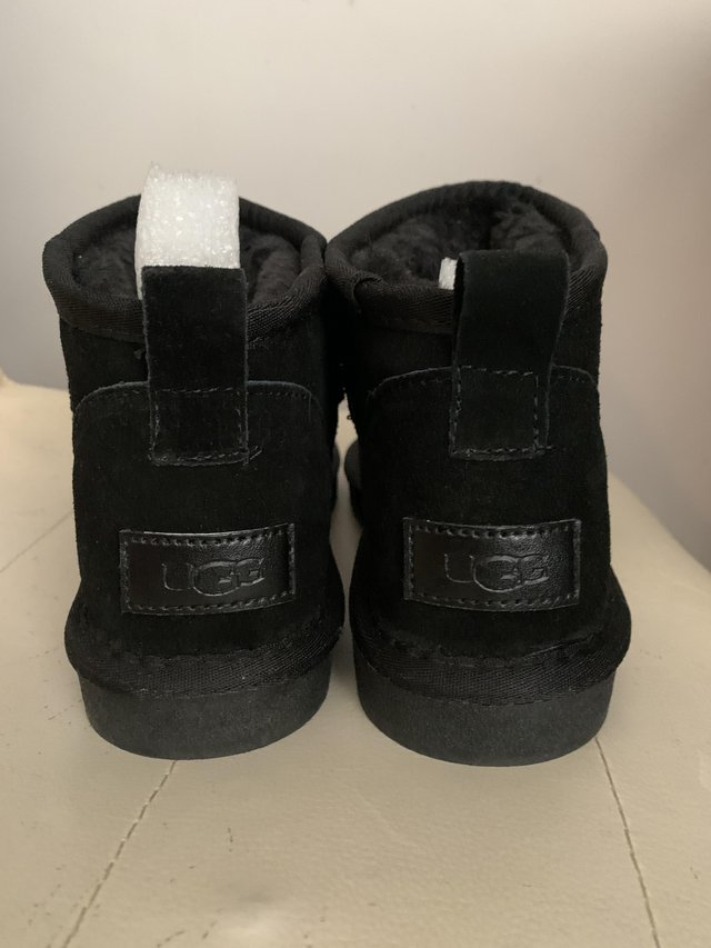 Preview of the first image of Women’s Size 6uk Uggs brand new.