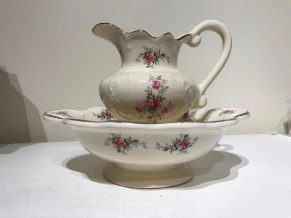 Image 2 of Cream small jug and wash bowl with rose design