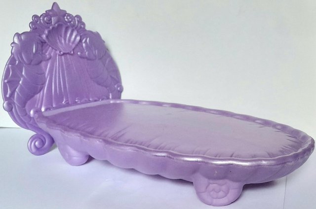 Image 2 of A BARBIE SIZED BED - LILAC - 31 x 18  cm GOOD