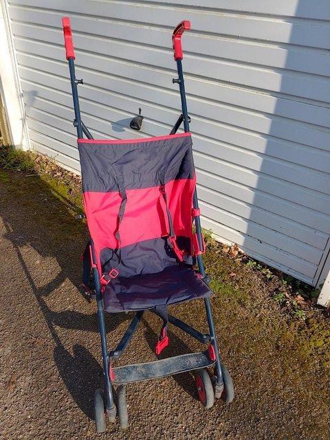 Preview of the first image of light weight folding pushchair.