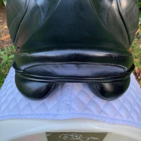 Image 15 of Kent & Masters 17 inch S-Series High Wither Dressage saddle