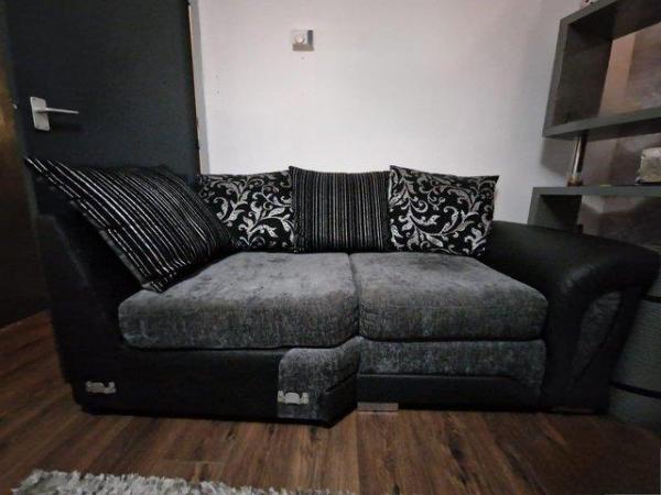 Image 3 of Corner sofa and swivel chair with cushions