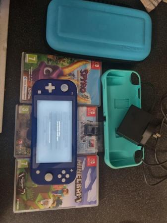 Image 3 of Turquoise Nintendo switch lite