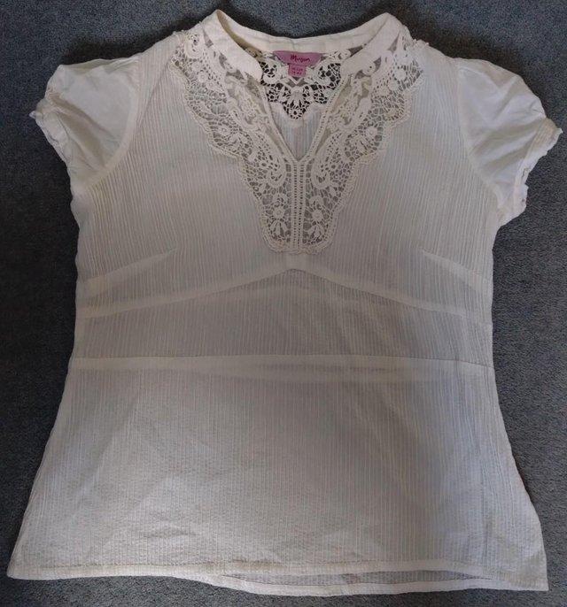 Preview of the first image of Monsoon lace design V-neck cotton short-sleeved t-shirt- 14.