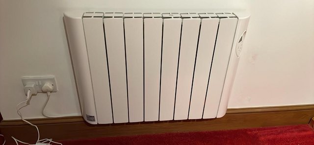 Image 3 of Futura aluminium electric oil radiator with wall brackets
