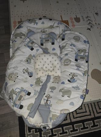 Image 1 of Baby nest with new born pillow