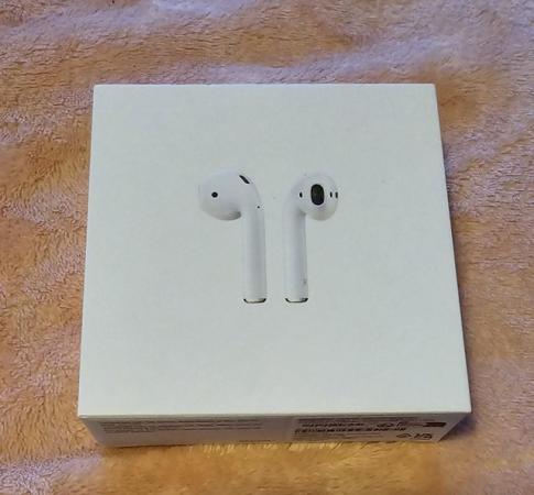 Image 1 of APPLE AirPods with Charging Case (2nd generation) - White