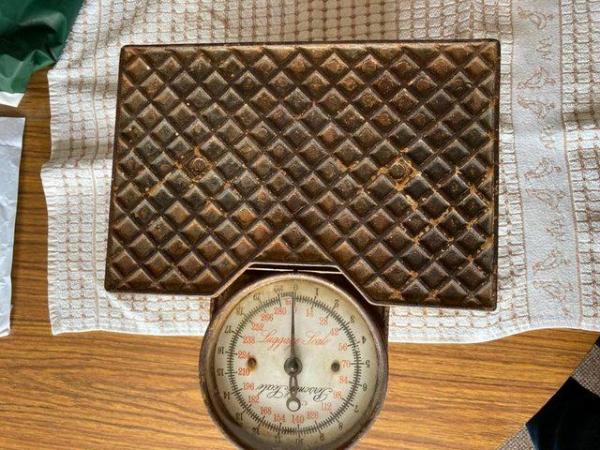 Image 2 of Vintage bathroom / luggage scales, heavy
