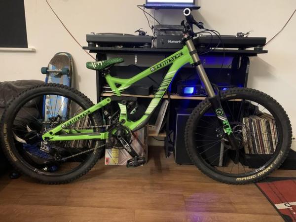 Image 2 of Commencal Supreme DH mountain bike large