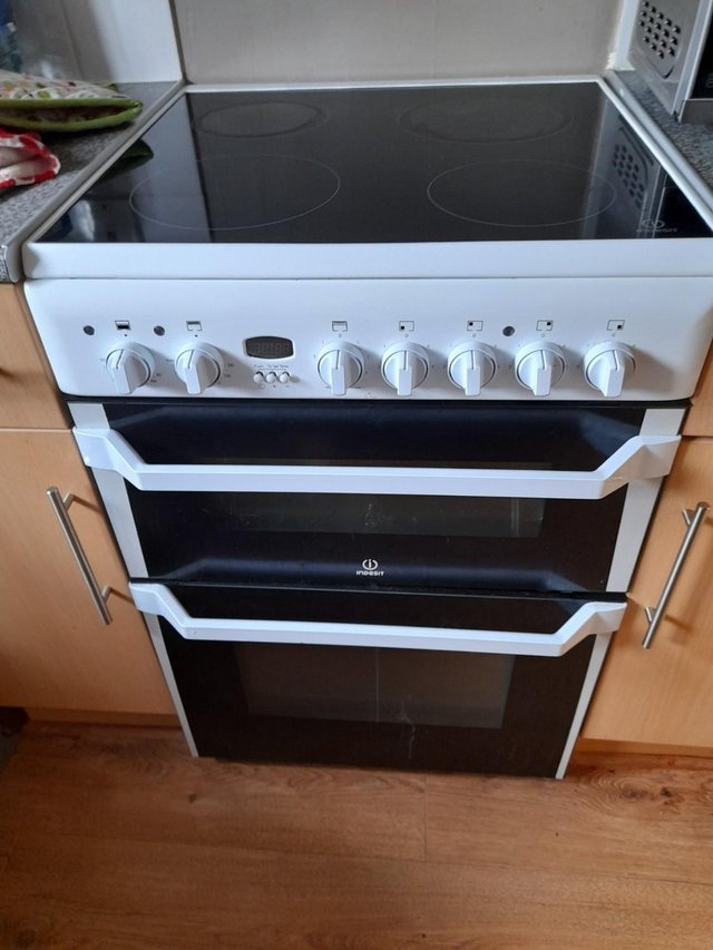 Preview of the first image of Indesit Cooker - Buyer to Collect ASAP due to house move.