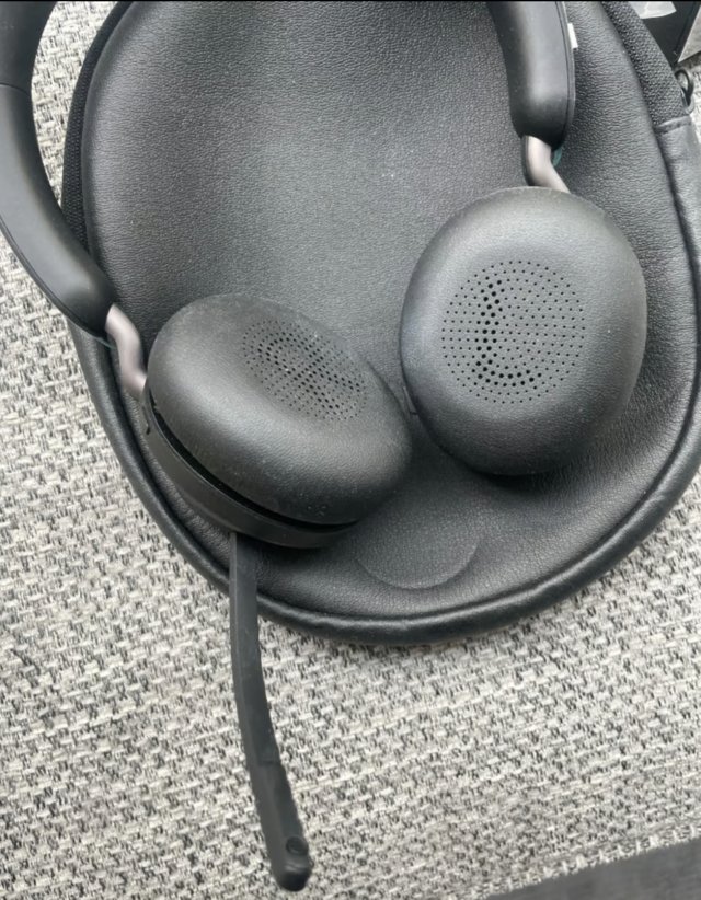 Preview of the first image of Jabra Evolve2 65 headset.