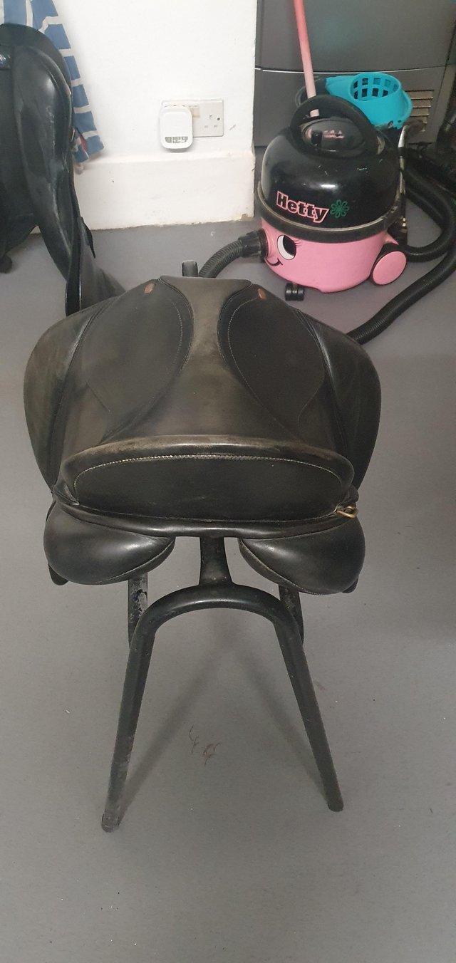 Preview of the first image of BATES 17INCH CHANGEABLE GULLET SADDLE.