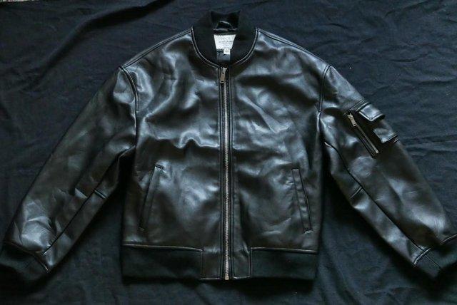 Preview of the first image of BLACK FAUX LEATHER BOMBER JACKET Brand River Island Medium.