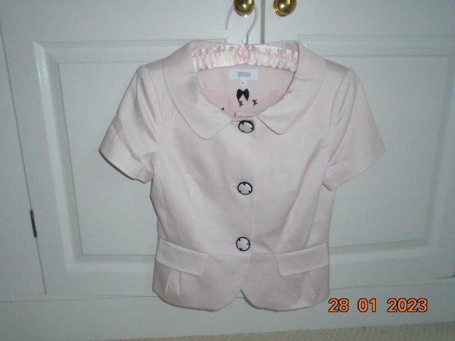 Preview of the first image of Pale pink cotton button-up jacket with short sleeves.