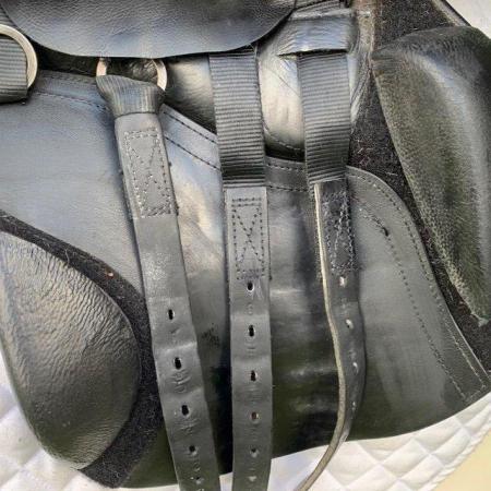 Image 16 of Kent and masters 17 inch jump saddle