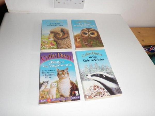 Image 2 of FARTHING WOOD MODELS series 1 boxed and 2 with BOOKS