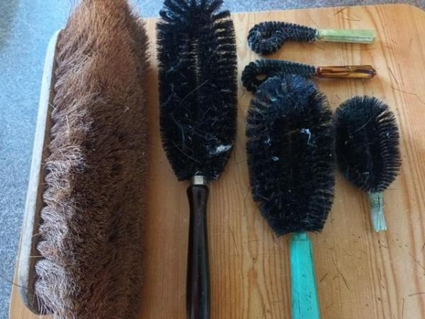 Image 3 of SELECTION OF BRUSHES AND ONE BROOM HEAD