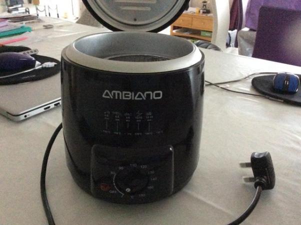 Image 2 of Ambiano Deep fat fryer in black