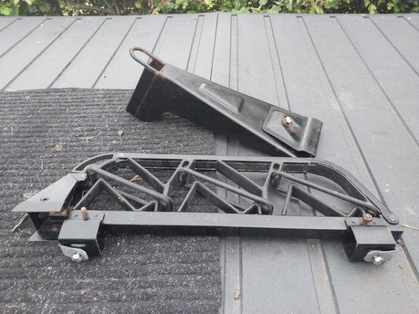 Image 1 of Land Rover STC 8017 MP Roof pillars plus Ski Clamps
