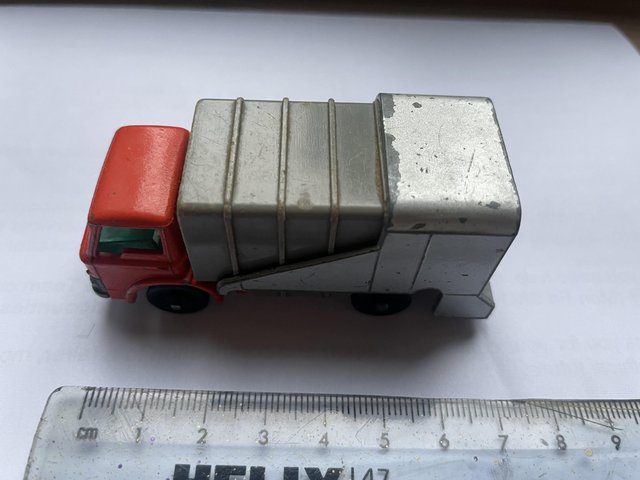Preview of the first image of 1960s Matchbox Refuse truck.