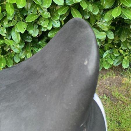 Image 2 of Thorowgood T4 17.5 inch high wither dressage saddle