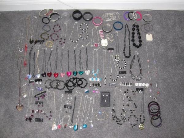 Image 1 of Assortment of costume jewellery
