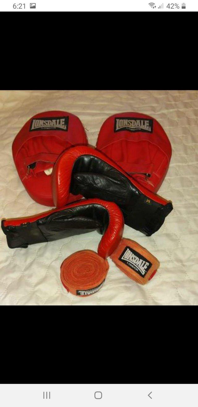 Preview of the first image of Used Lonsdale sparring/boxing set.
