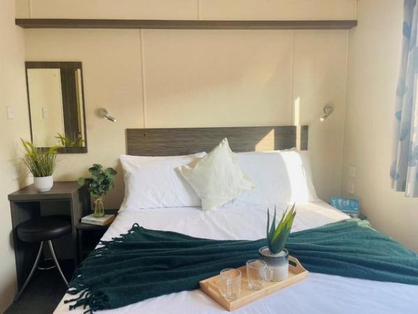 Image 12 of Cheapest large 3 bedroom luxury villa / caravan on Felixstow