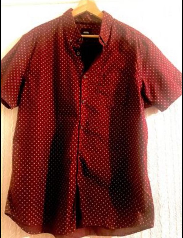 Preview of the first image of Men’s XL Burtons Burgundy Spotted Shirt.