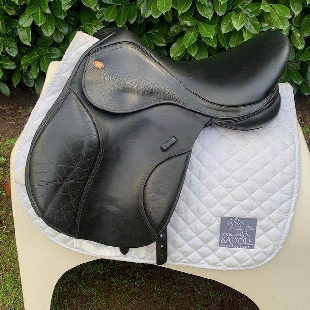 Preview of the first image of Kent And Masters 17 inch s series compact saddle.