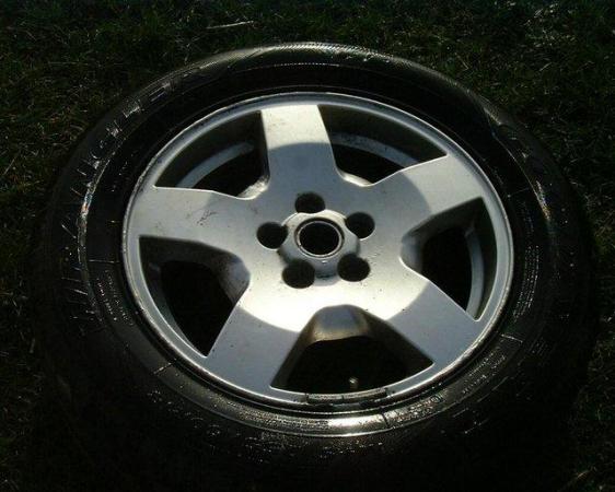 Image 2 of Land Rover Discovery Wheel & Tyre