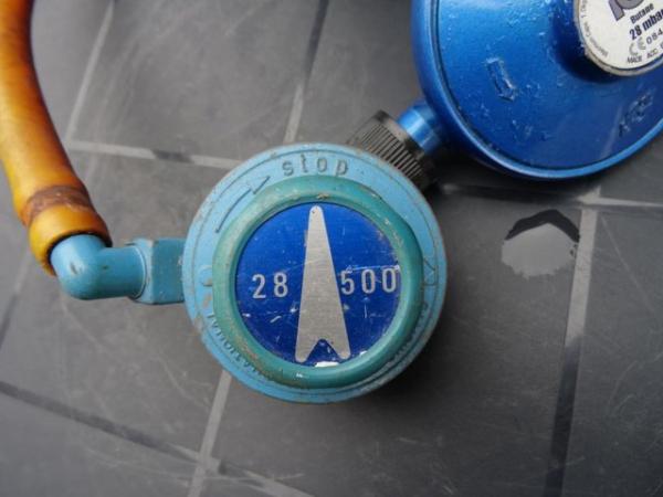 Image 2 of Camping Gaz 907 gas bottle with regulators
