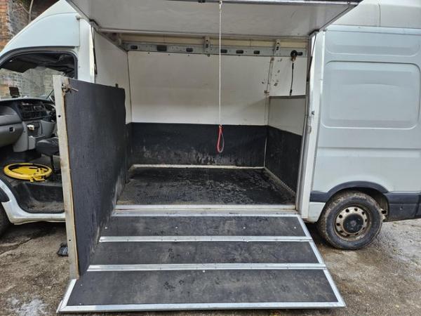 Image 2 of 3.5 ton horsebox renault master