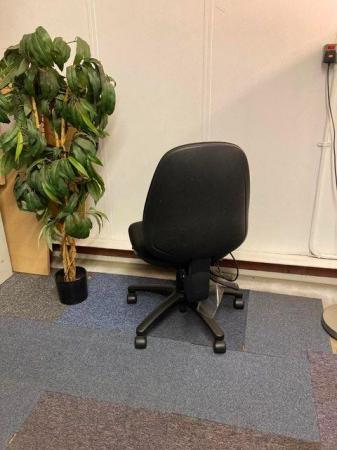 Image 3 of Cushioned comfortable adjustable ergonomic office/desk/task